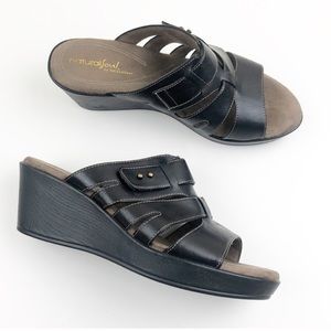 Natural Soul by Naturalizer Black Wedge Sandel